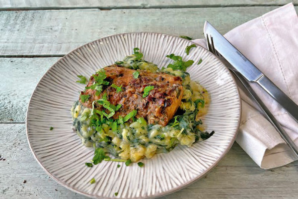62-fischfilet-auf-kartoffeln-und-spinat