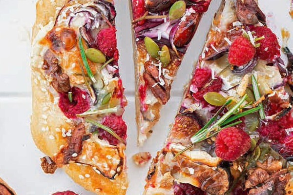 50-himbeer-brie-pizza-mit-feigen-und-pekan