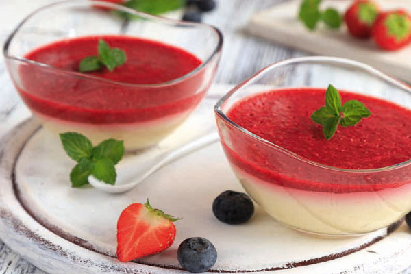 44-panna-cotta-mit-erdbeeren