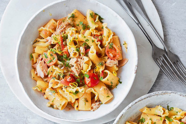 47-pasta-mit-zitrone-thunfisch-und-tomaten