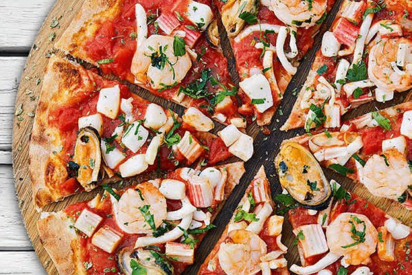 46-pizza-mit-meeresfruechten-und-tomaten