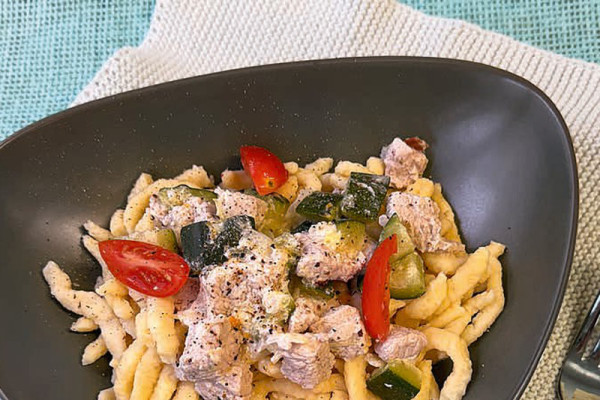 61-schnitzelwuerfel-mit-spaetzle