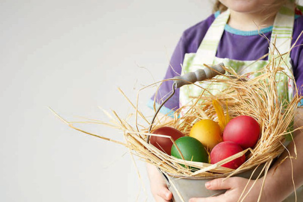 28-eier-mit-naturfarben-faerben