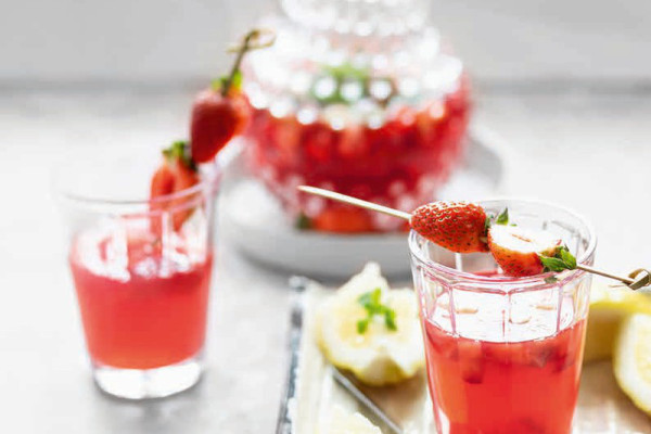 90-erdbeer-rhabarber-limonade