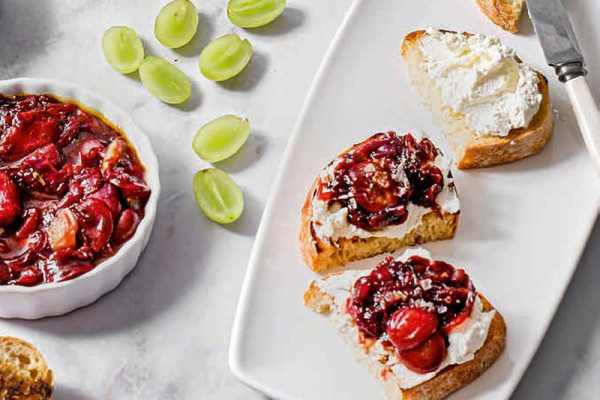 38-crostini-mit-karamellisierten-trauben