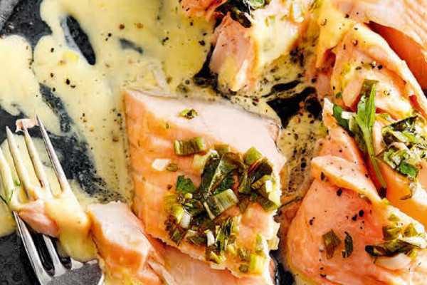 26-kraeuter-lachsfilet-mit-orangen-hollandaise