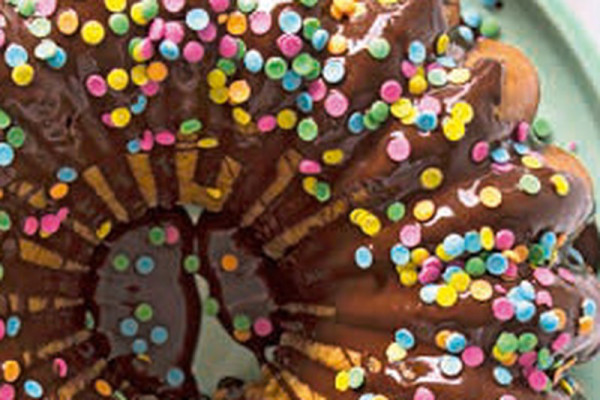 96-donuts-mit-zuckerguss-und-streuseln