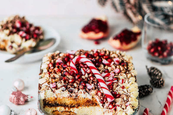 95-weihnachtliches-tiramisu-mit-granatapfel