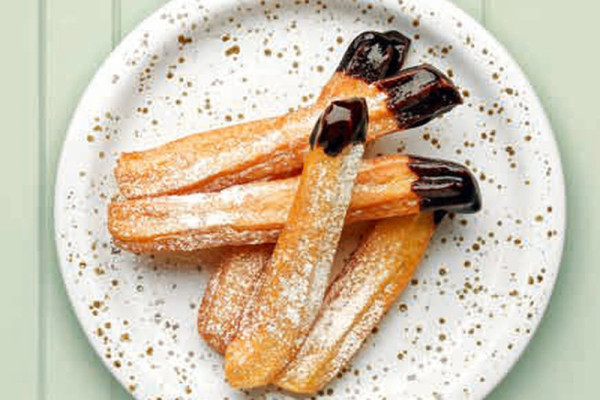 49-churros-mit-chili-schoko-dip