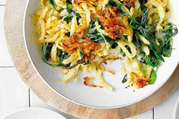 74-spaetzle-mit-babyspinat-und-roestzwiebeln