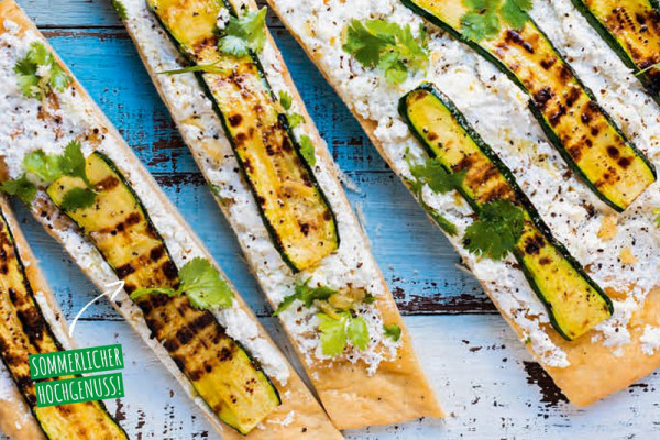 12-gegrilltes-fladenbrot-mit-zucchini