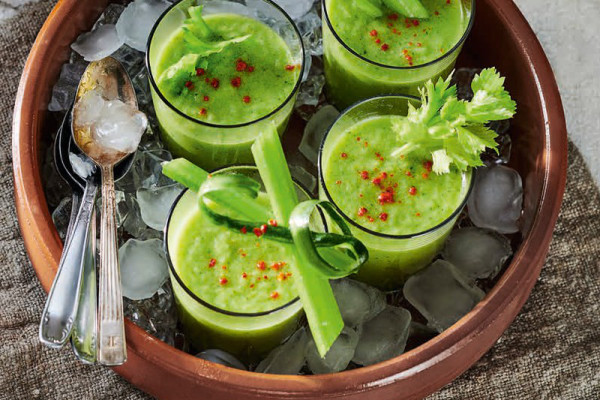 22-gruene-gazpacho-mit-knoblauchbrot