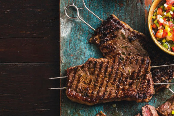 21-gegrillte-rumpsteak-spiesse-mit-salsa