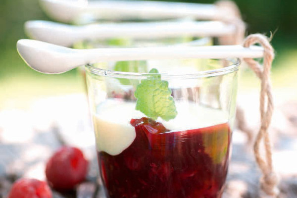 60-rote-gruetze-mit-sahne