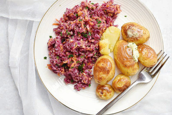 44-rotkohl-moehren-salat-mit-sesam