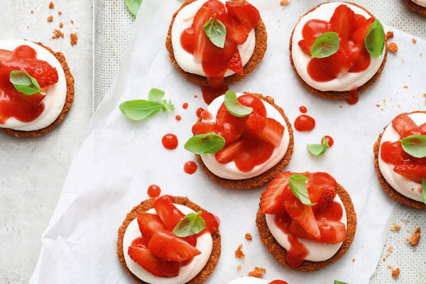 92-mini-strawberry-cheesecake