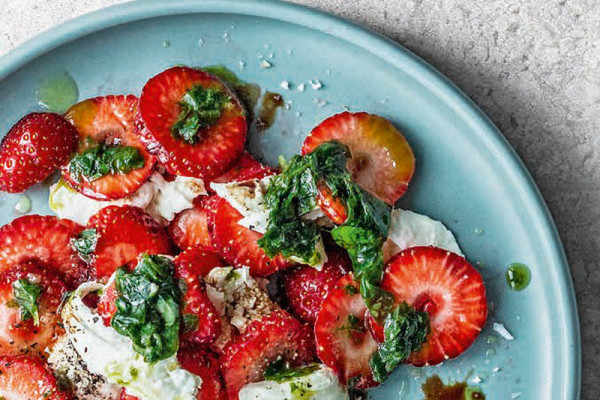 93-erdbeer-caprese-mit-mozzarella