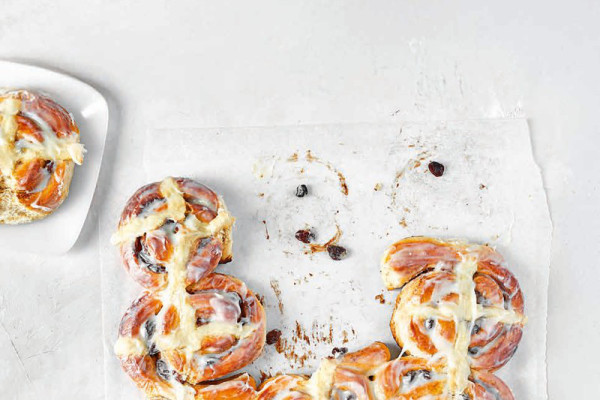 78-hot-cross-cinnamon-buns