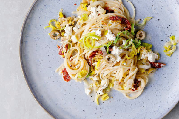49-linguine-mit-lauch-feta-und-tomaten