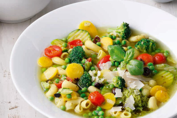 72-vegetarischer-nudeleintopf-mit-pesto