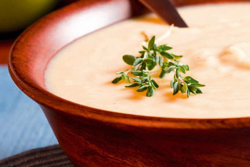Lauchsuppe mit Äpfeln